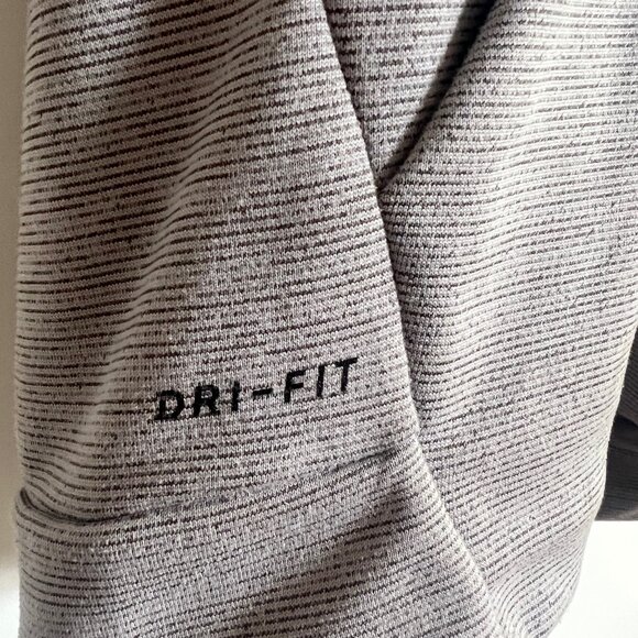Nike Dri-FIT full zip hoodie - MEDIUM - Picture 4 of 7
